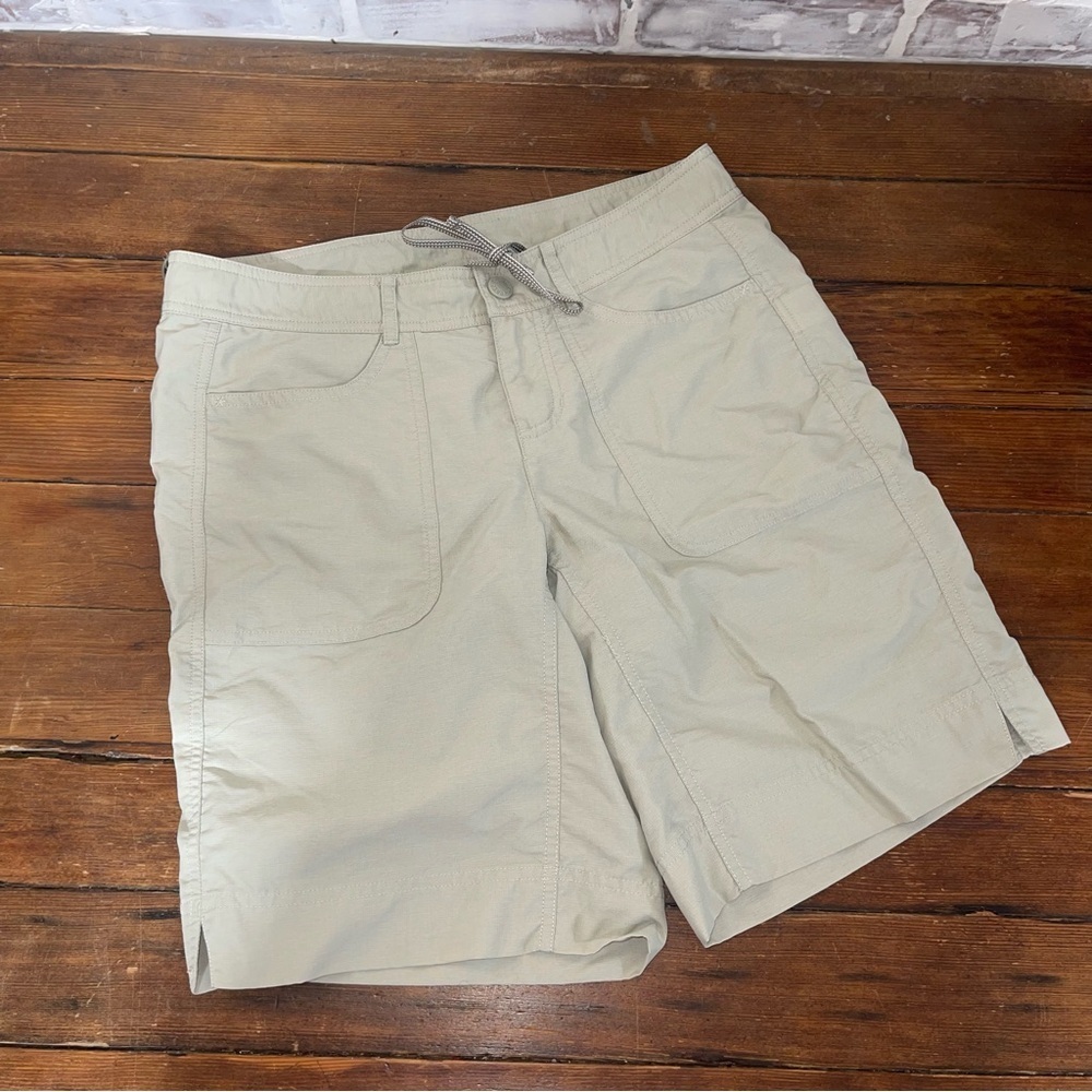 The North Face Tan Cargo Shorts Lightweight and Versatile